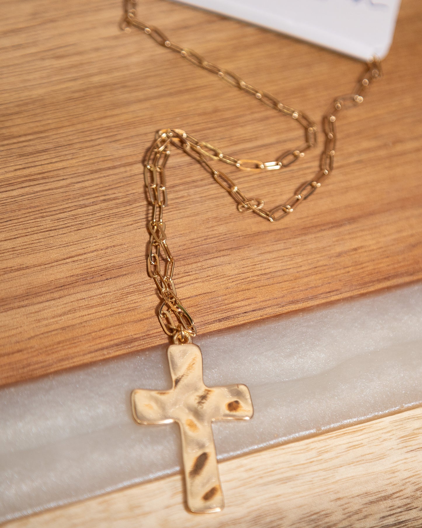 ✨ Faith & Shine Necklace – Gold Hammered Cross Pendant on Paperclip Chain