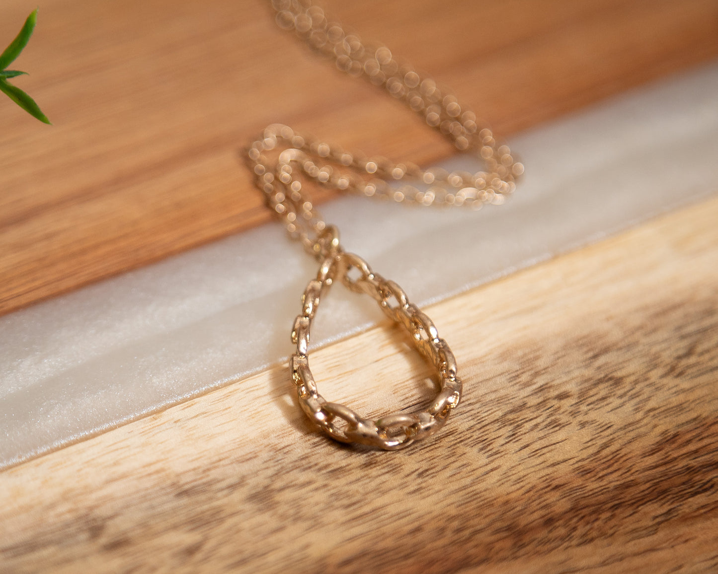 ✨ Golden Loop Dreams – Long Teardrop Pendant Necklace