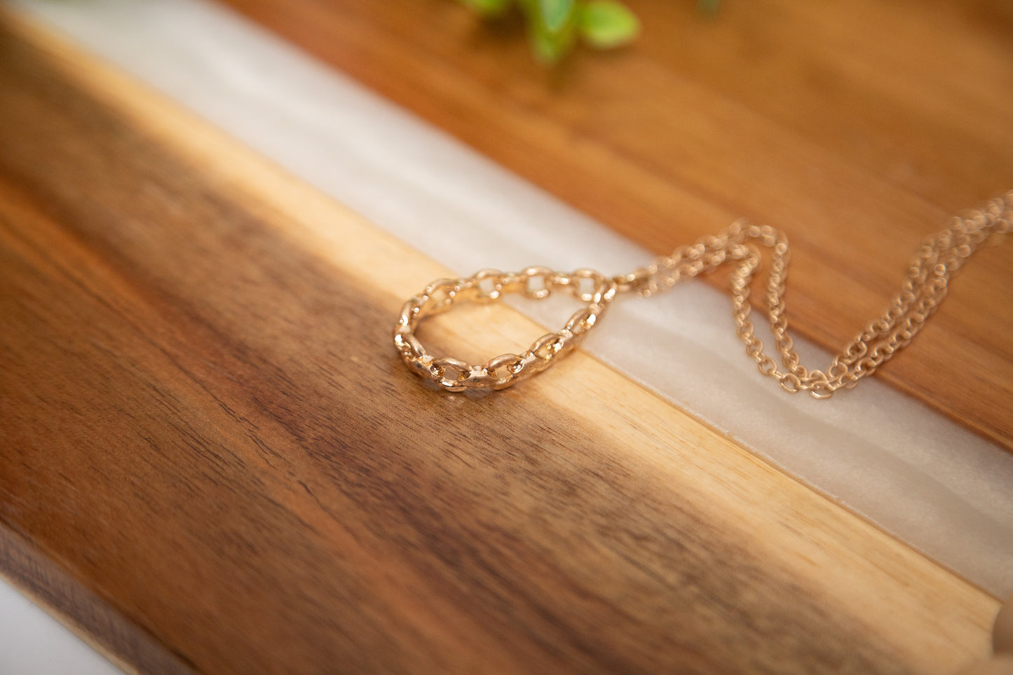 ✨ Golden Loop Dreams – Long Teardrop Pendant Necklace