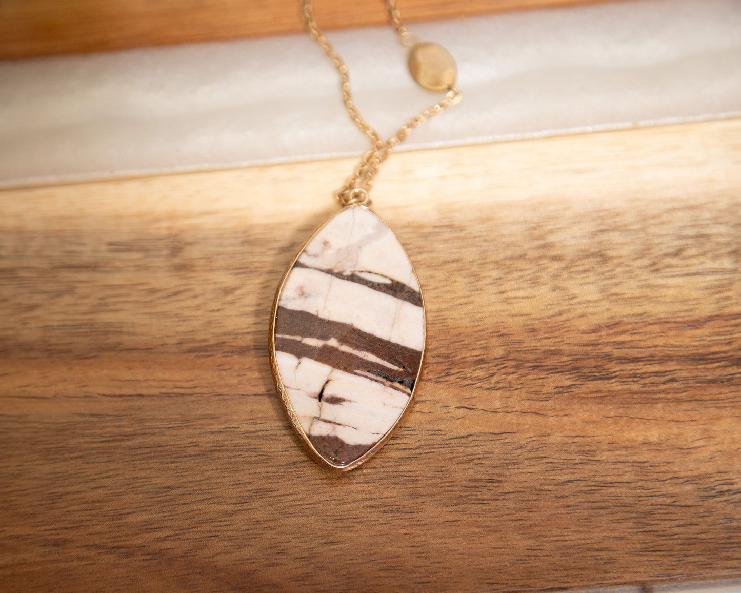 🌿 Desert Stripe Dreams – Long Stone Pendant Necklace