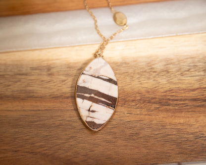🌿 Desert Stripe Dreams – Long Stone Pendant Necklace