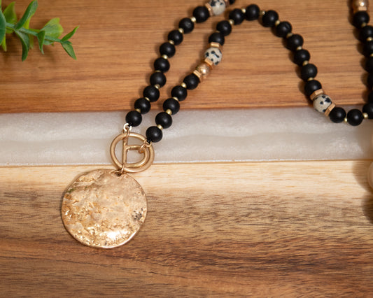 🌑 Midnight Glow – Black Beaded Pendant Necklace