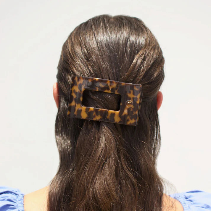 “Medium TELETIES flat rectangle hair clip for thick hair”

“Flat-back no-snag hair clip in stylish neutral”

“Comfortable claw clip with strong grip by TELETIES”