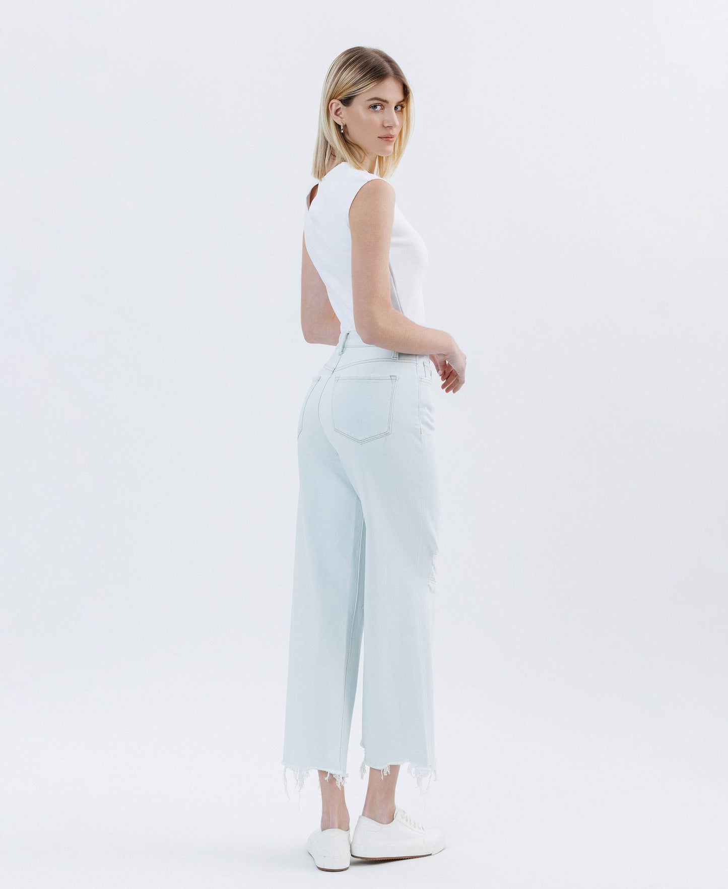 High Rise Distressed Crop Wide Leg Jeans – Frayed Hem Comfort Stretch Denim Vervet T6839