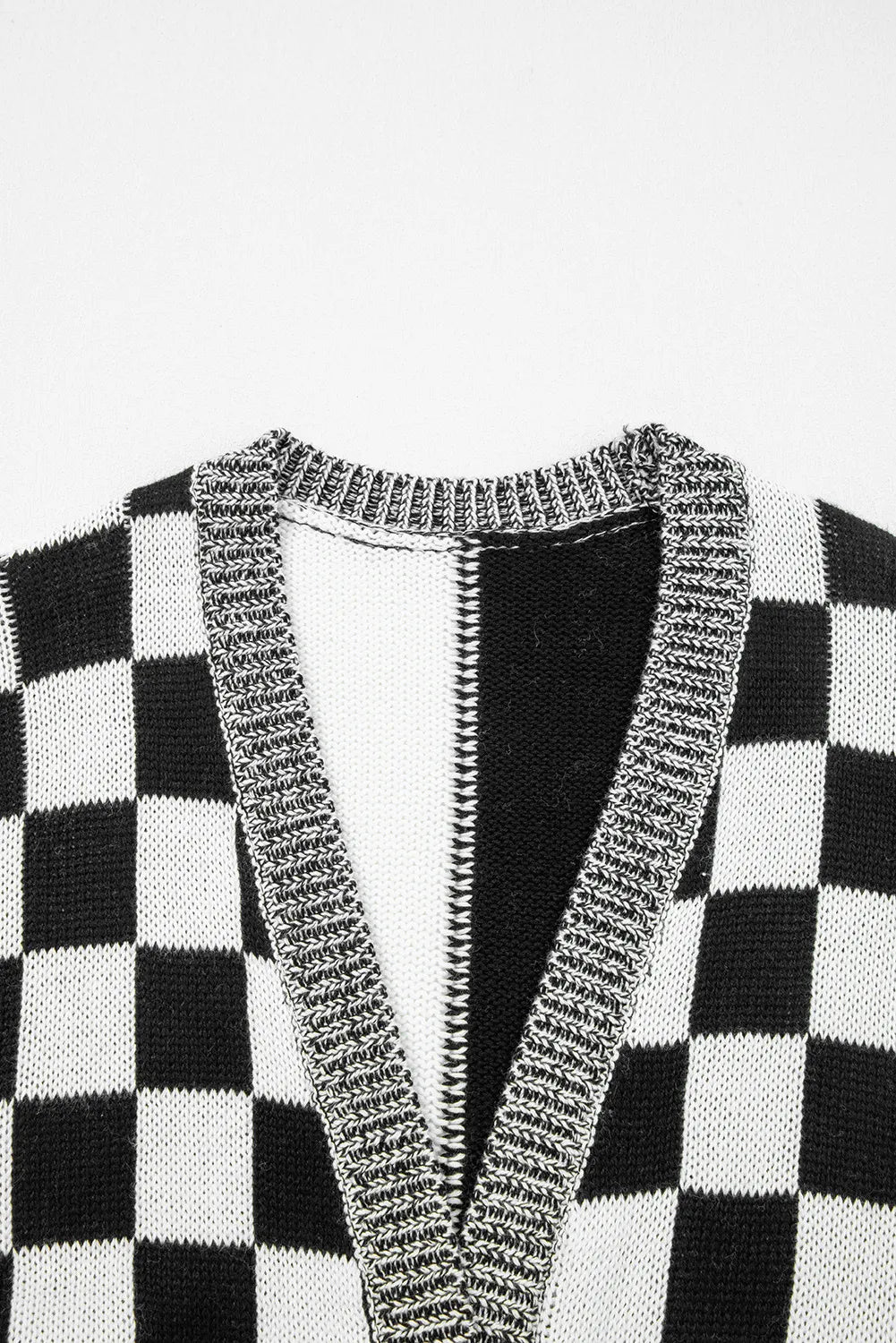 🖤 Checkmate Chic Checkered Cardigan