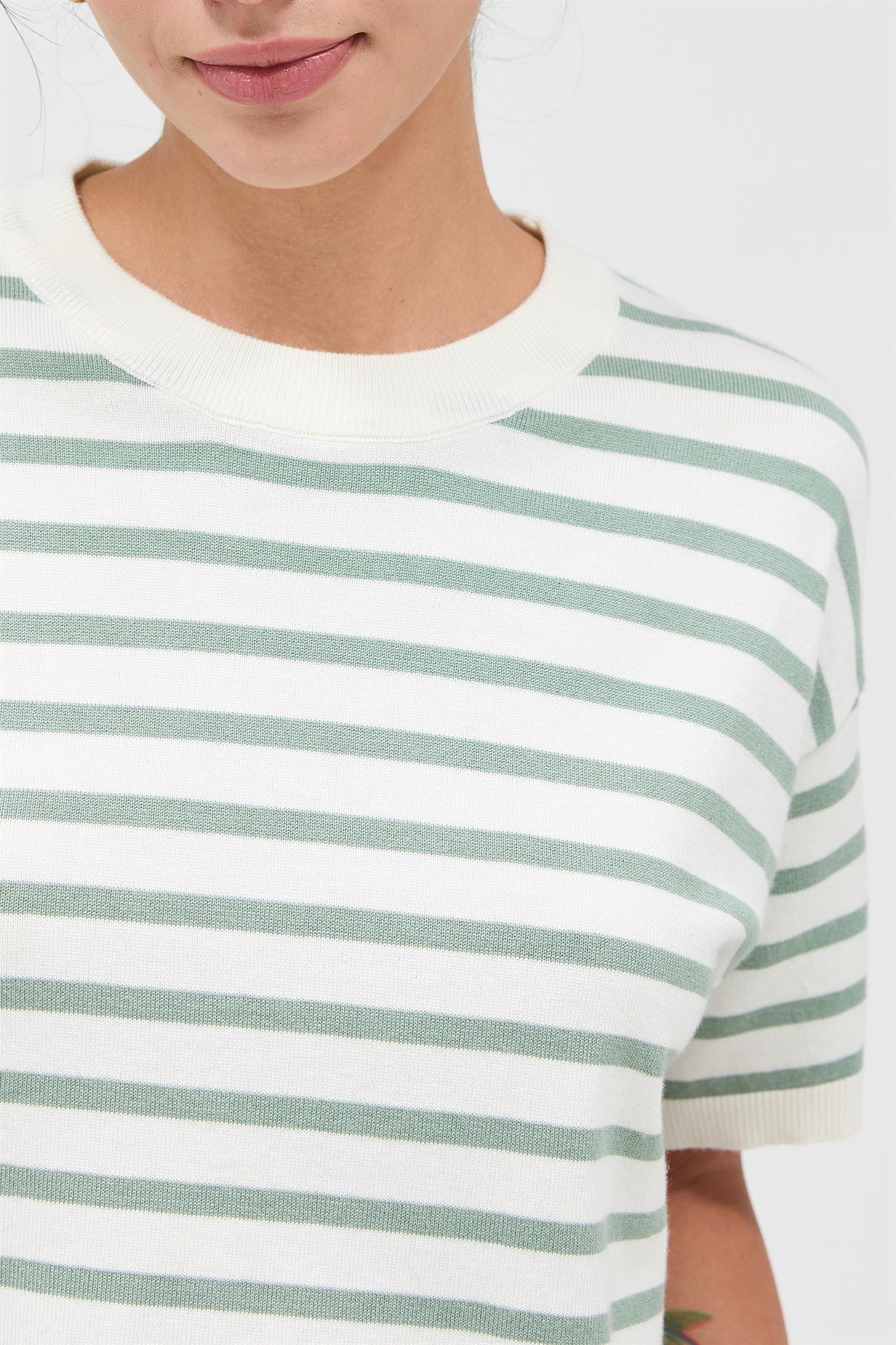 Feelin’ Fine Striped Crop – Round Neck Short Sleeve Boxy Tee