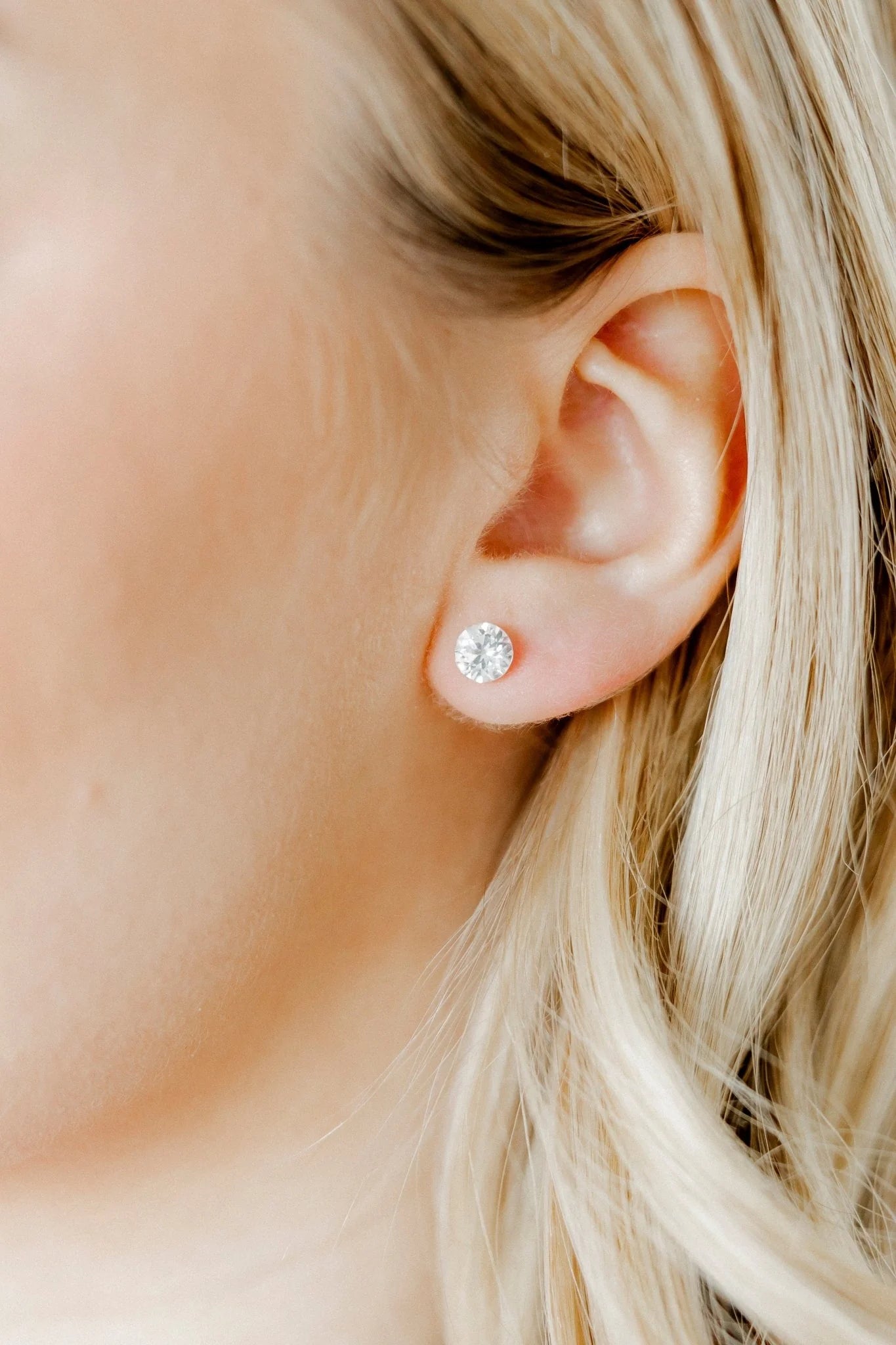 Linny Co. Lux Zuri Clear Screwback Stud Earrings | 6mm Iridescent CZ Flat Back Earrings