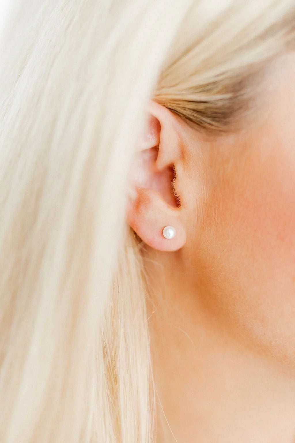 Linny Co. Payton Pearl White Screwback Stud Earrings | 5mm Hypoallergenic Flat Back Earrings